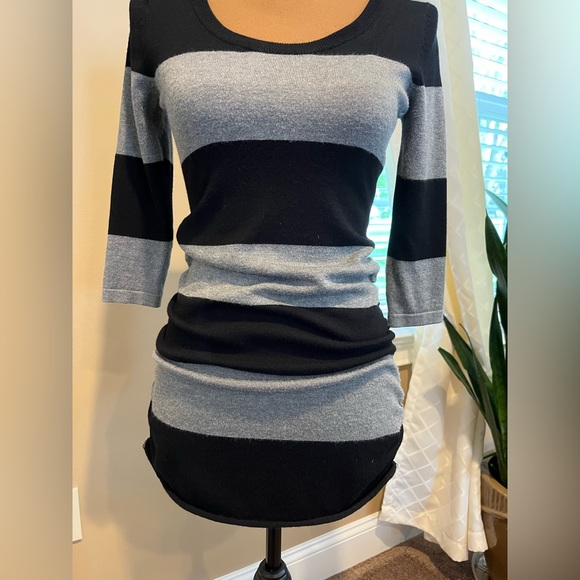 Gray and Black light weight top - Picture 3 of 9